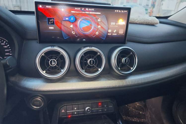 Used Wey VV5 2020 1.5T Two-Wheel Drive Color Pioneer Audio And AC Panel