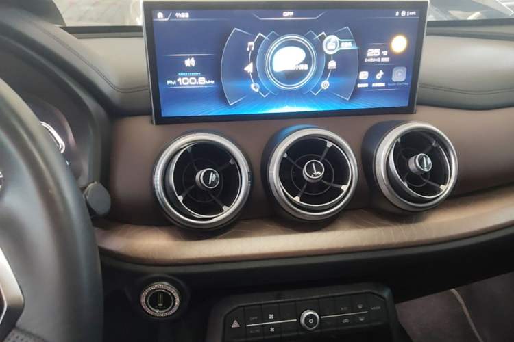 Used Wey VV5 2020 1.5T Two-Wheel Drive Smart Pioneer Audio And AC Panel