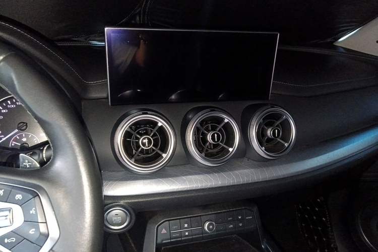 Used Wey VV5 2020 1.5T Two-Wheel Drive Color Pioneer Audio And AC Panel