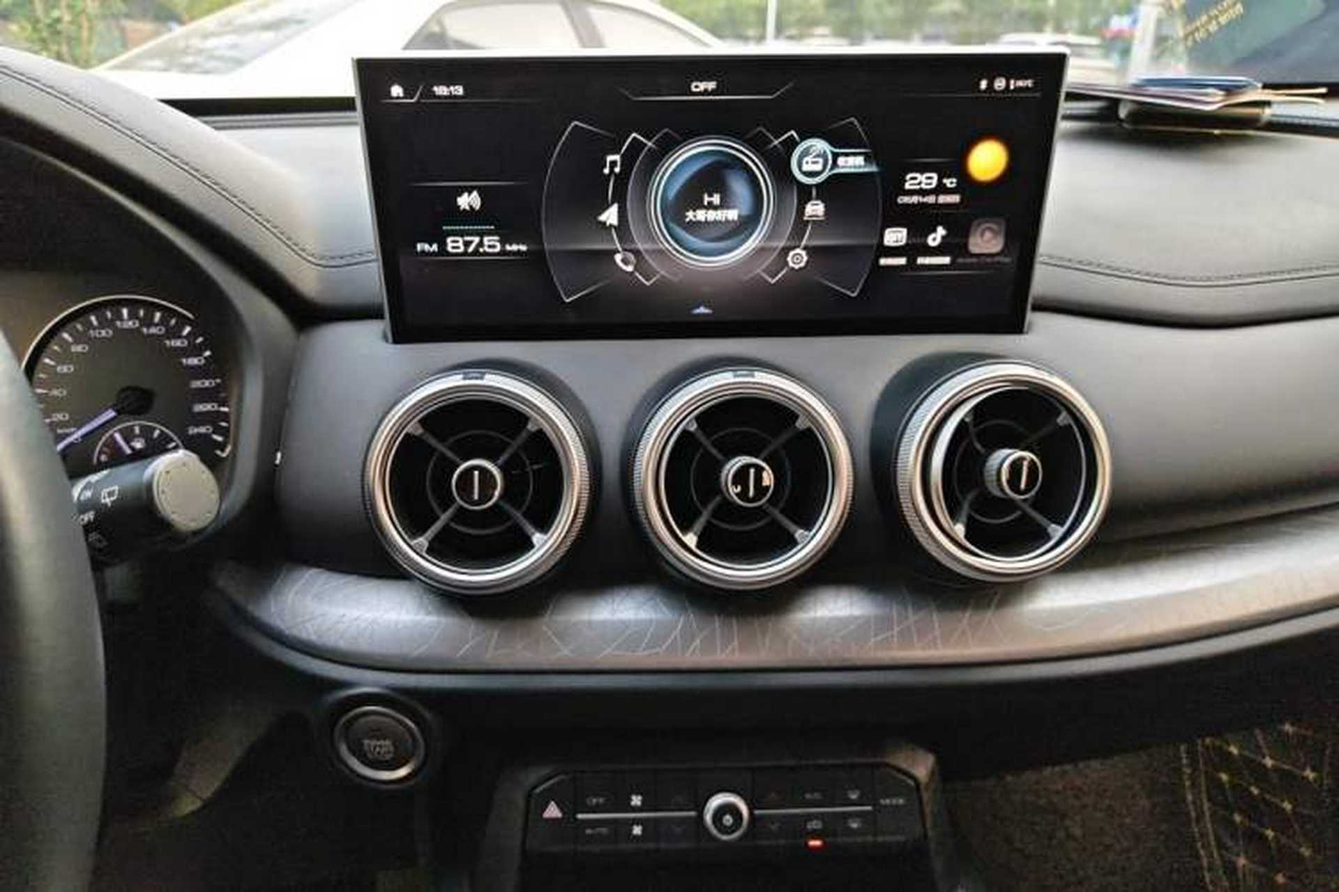 Used Wey VV5 2020 1.5T Two-Wheel Drive Color Pioneer Audio And AC Panel