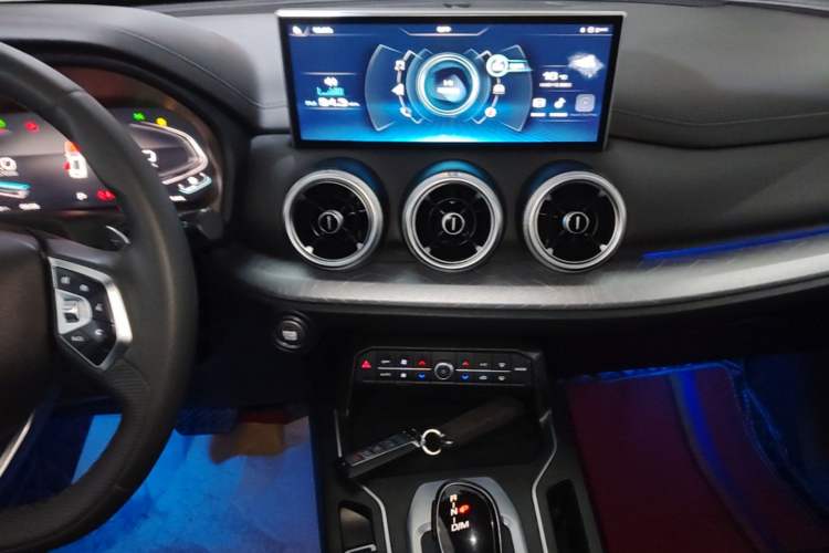 Used Wey VV5 2020 1.5T Two-Wheel Drive Smart Pioneer Audio And AC Panel