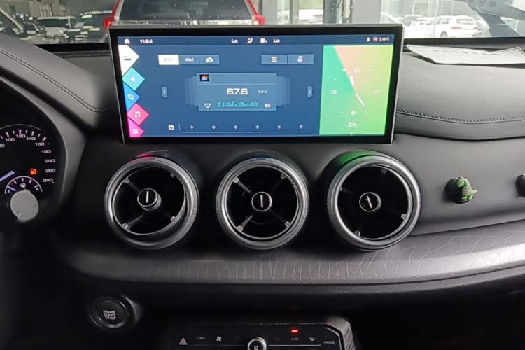 Used Wey VV5 2020 1.5T Two-Wheel Drive Color Pioneer Audio And AC Panel