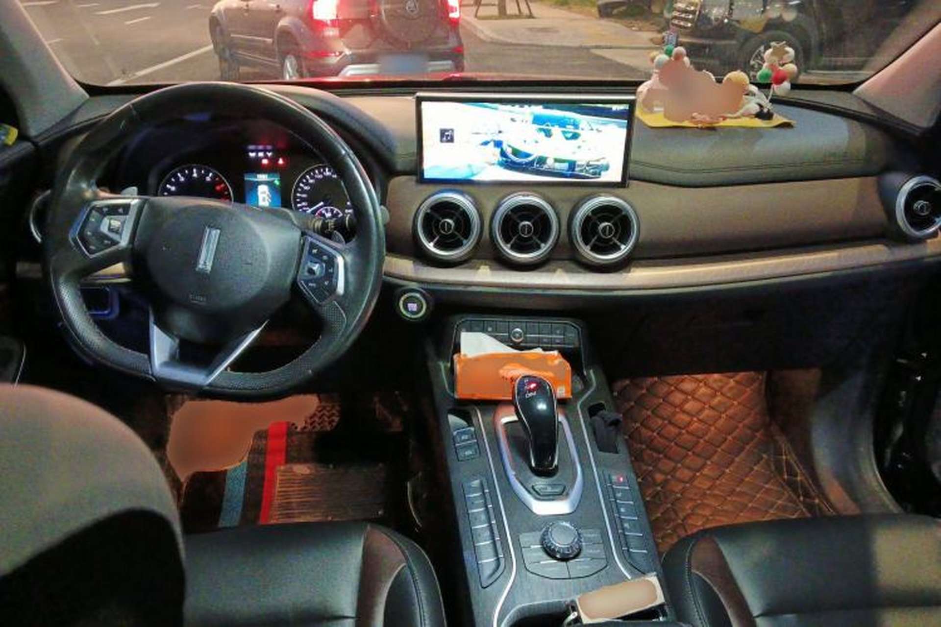 Used Wey VV5 2020 1.5T Two-Wheel Drive Color Pioneer Center Console