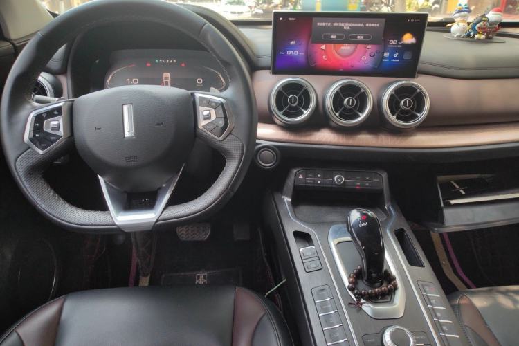 Used Wey VV5 2020 1.5T Two-Wheel Drive Smart Pioneer Center Console