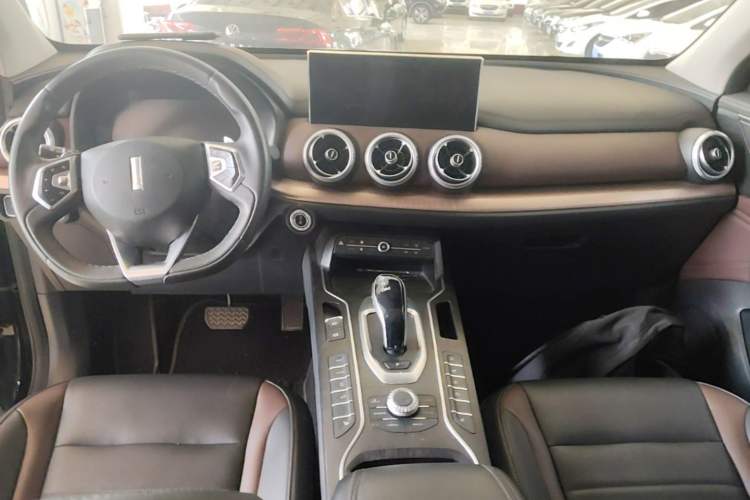Used Wey VV5 2020 1.5T Two-Wheel Drive Smart Pioneer Center Console