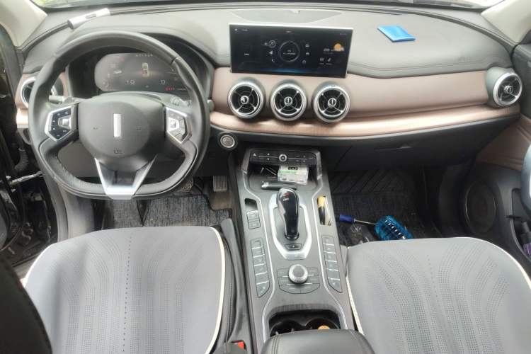 Used Wey VV5 2020 1.5T Two-Wheel Drive Smart Pioneer Center Console