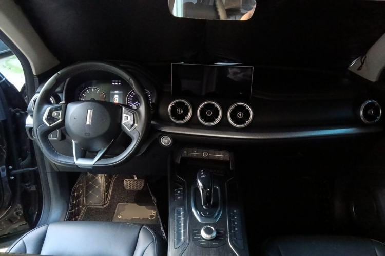 Used Wey VV5 2020 1.5T Two-Wheel Drive Color Pioneer Center Console
