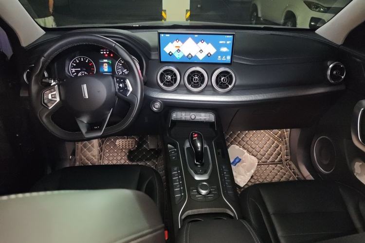 Used Wey VV5 2020 1.5T Two-Wheel Drive Color Pioneer Center Console