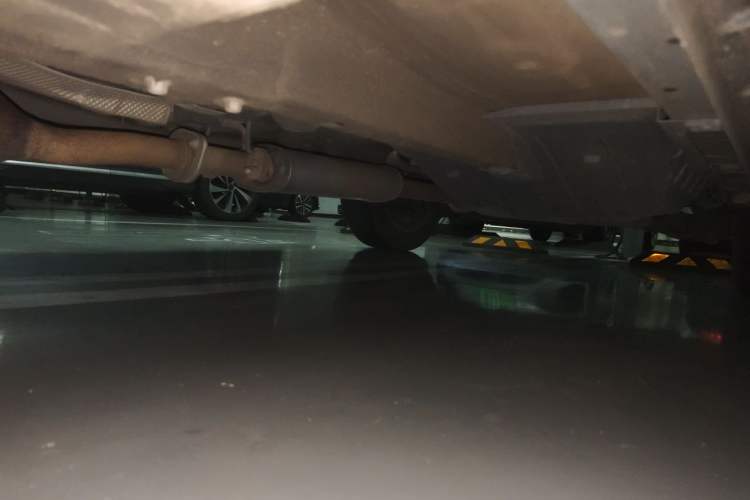 Used Wey VV5 2020 1.5T Two-Wheel Drive Color Pioneer Chassis Front Left