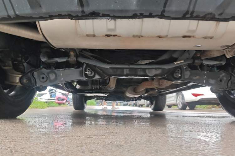 Used Wey VV5 2020 1.5T Two-Wheel Drive Color Pioneer Chassis Rear