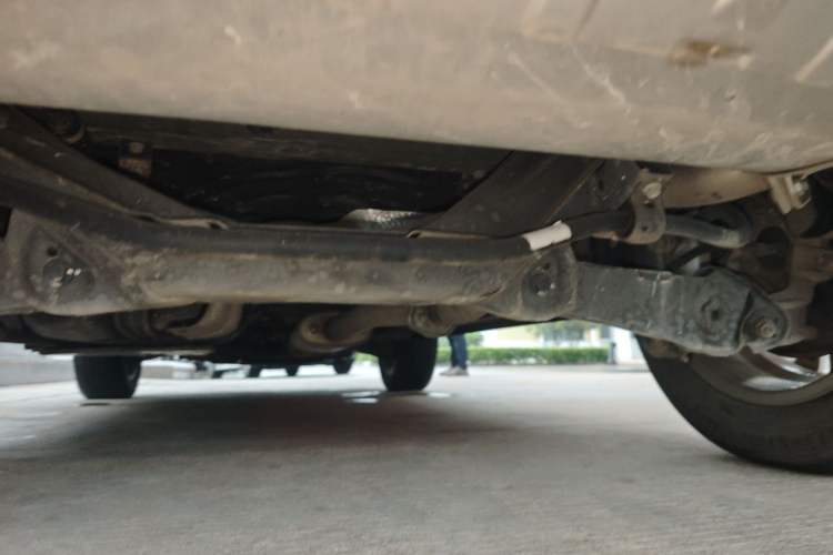 Used Wey VV5 2020 1.5T Two-Wheel Drive Color Pioneer Chassis Rear