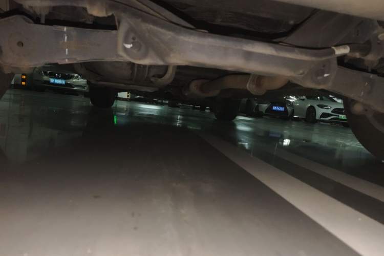 Used Wey VV5 2020 1.5T Two-Wheel Drive Color Pioneer Chassis Rear