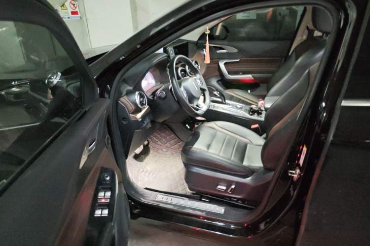 Used Wey VV5 2020 1.5T Two-Wheel Drive Smart Pioneer Driver Seat