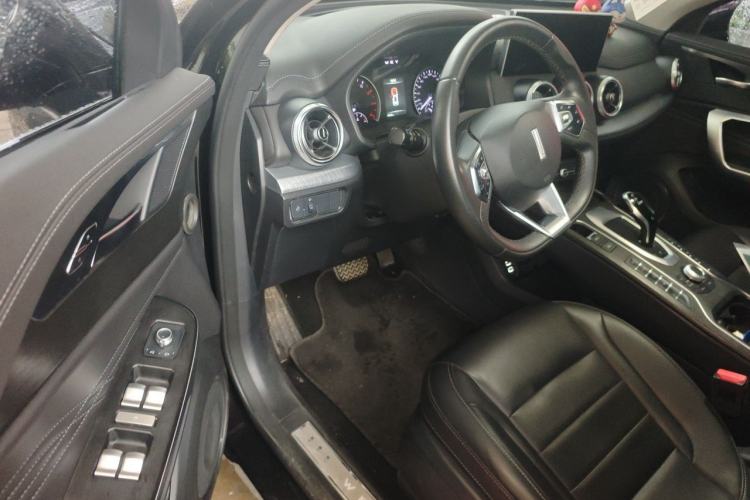 Used Wey VV5 2020 1.5T Two-Wheel Drive Color Pioneer Driver Seat