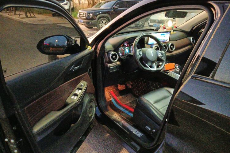 Used Wey VV5 2020 1.5T Two-Wheel Drive Color Pioneer Driver Seat
