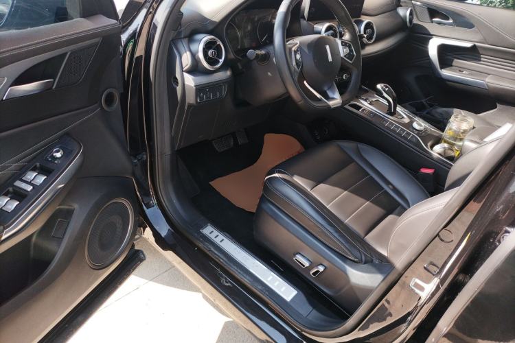 Used Wey VV5 2020 1.5T Two-Wheel Drive Color Pioneer Driver Seat