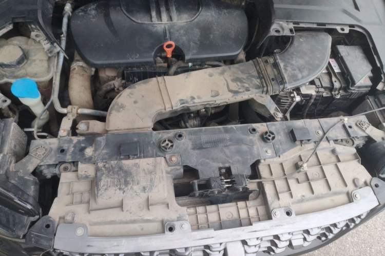 Used Wey VV5 2020 1.5T Two-Wheel Drive Color Pioneer Engine Bay