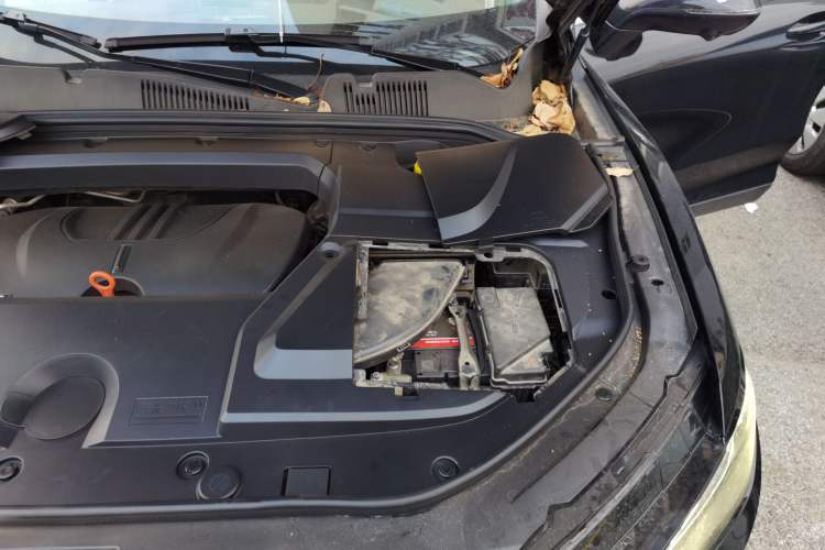 Used Wey VV5 2020 1.5T Two-Wheel Drive Color Pioneer Engine Bay Left