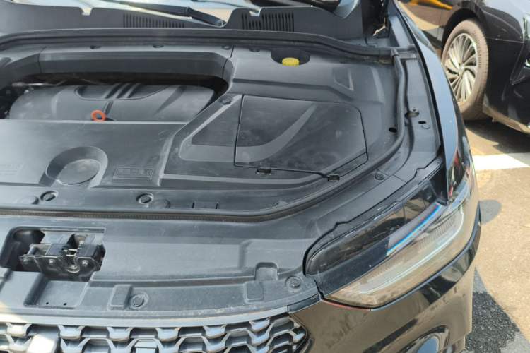 Used Wey VV5 2020 1.5T Two-Wheel Drive Color Pioneer Engine Bay Left