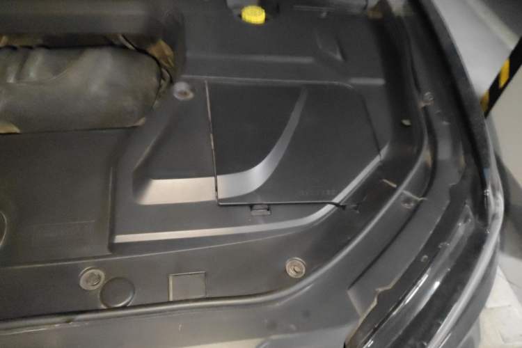 Used Wey VV5 2020 1.5T Two-Wheel Drive Color Pioneer Engine Bay Left