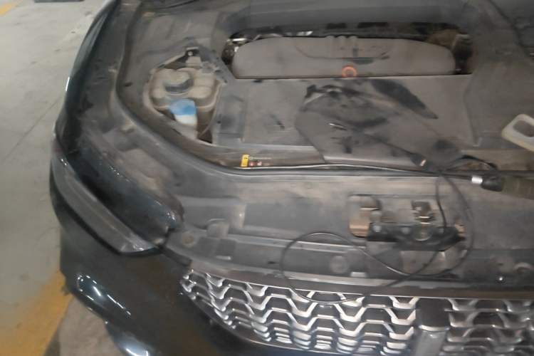 Used Wey VV5 2020 1.5T Two-Wheel Drive Color Pioneer Engine Bay Right