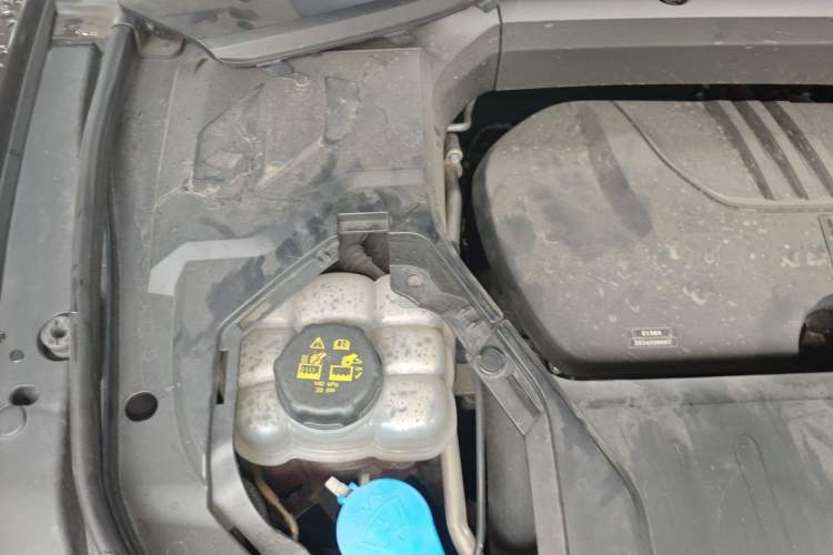 Used Wey VV5 2020 1.5T Two-Wheel Drive Color Pioneer Engine Bay Right