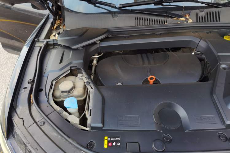 Used Wey VV5 2020 1.5T Two-Wheel Drive Color Pioneer Engine Bay Right