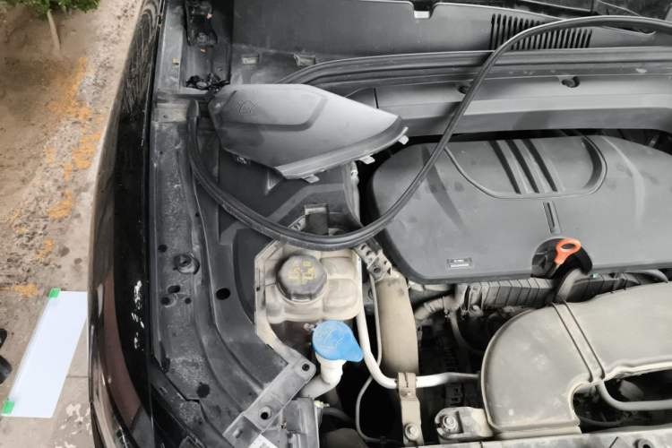 Used Wey VV5 2020 1.5T Two-Wheel Drive Smart Pioneer Engine Bay Right