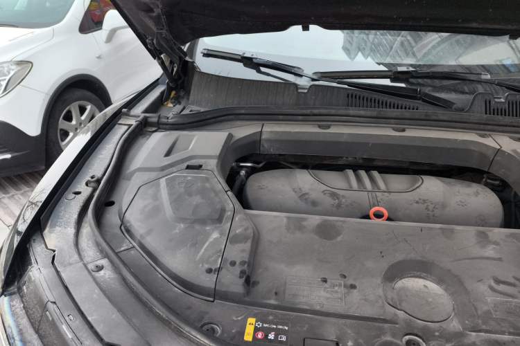 Used Wey VV5 2020 1.5T Two-Wheel Drive Color Pioneer Engine Bay Right