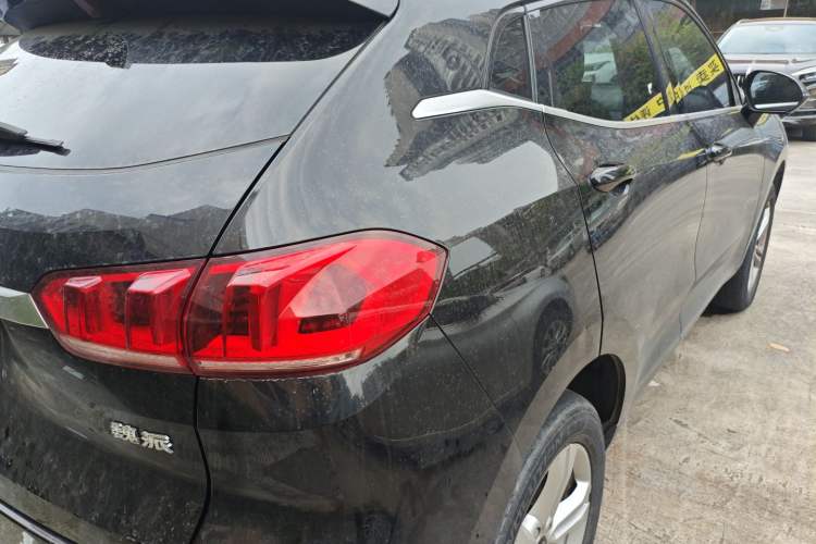 Used Wey VV5 2020 1.5T Two-Wheel Drive Color Pioneer Exterior 6