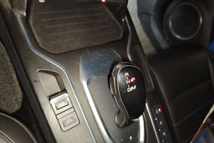 Used Wey VV5 2020 1.5T Two-Wheel Drive Color Pioneer Gear Lever
