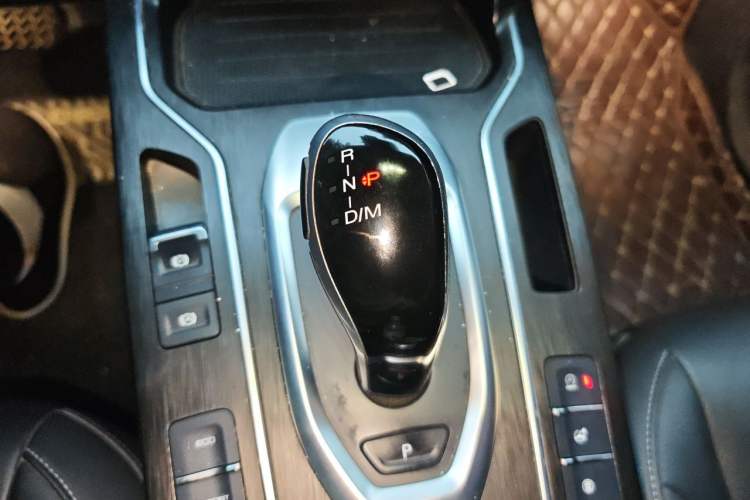 Used Wey VV5 2020 1.5T Two-Wheel Drive Smart Pioneer Gear Lever