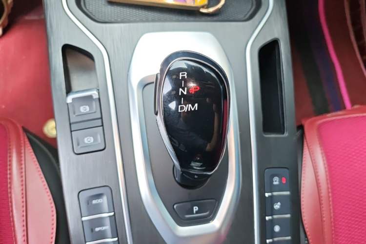 Used Wey VV5 2020 1.5T Two-Wheel Drive Smart Pioneer Gear Lever