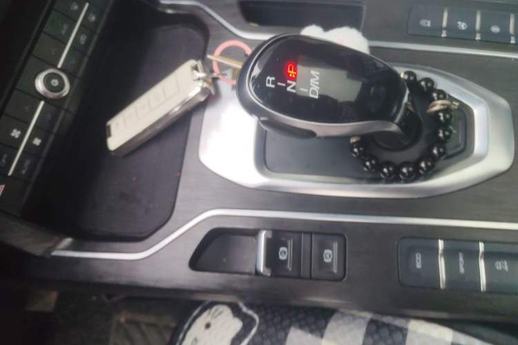 Used Wey VV5 2020 1.5T Two-Wheel Drive Color Pioneer Gear Lever