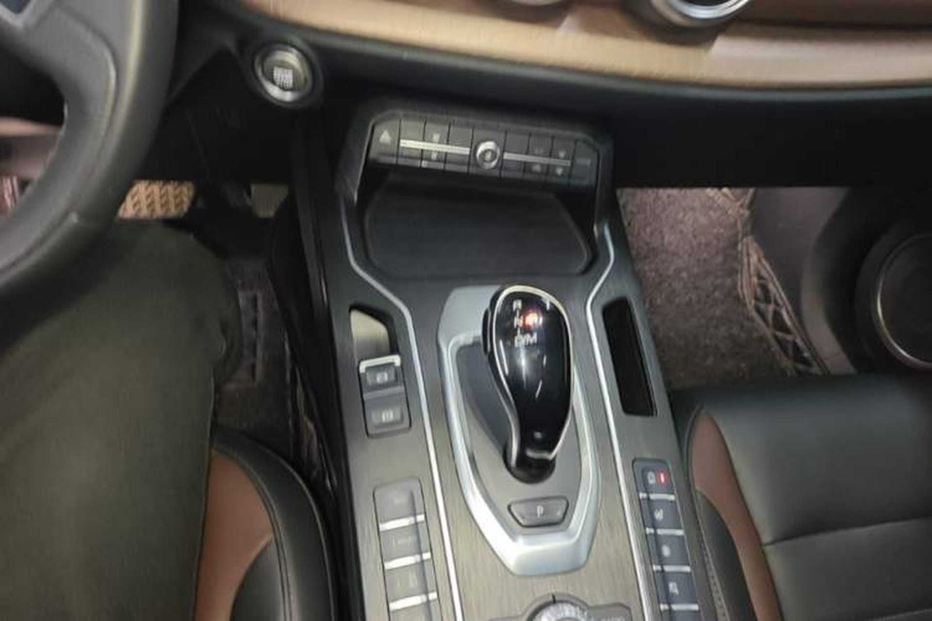 Used Wey VV5 2020 1.5T Two-Wheel Drive Smart Pioneer Gear Lever