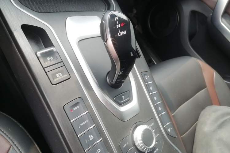 Used Wey VV5 2020 1.5T Two-Wheel Drive Smart Pioneer Gear Lever