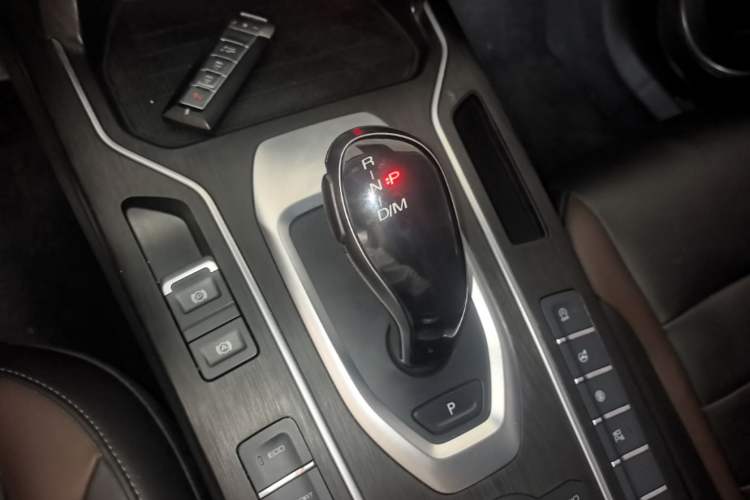 Used Wey VV5 2020 1.5T Two-Wheel Drive Smart Pioneer Gear Lever