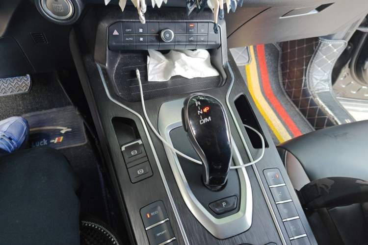 Used Wey VV5 2020 1.5T Two-Wheel Drive Smart Pioneer Gear Lever