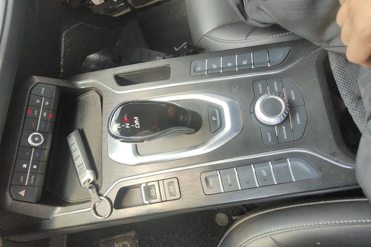 Used Wey VV5 2020 1.5T Two-Wheel Drive Color Pioneer Gear Lever