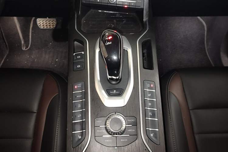 Used Wey VV5 2020 1.5T Two-Wheel Drive Smart Pioneer Gear Lever