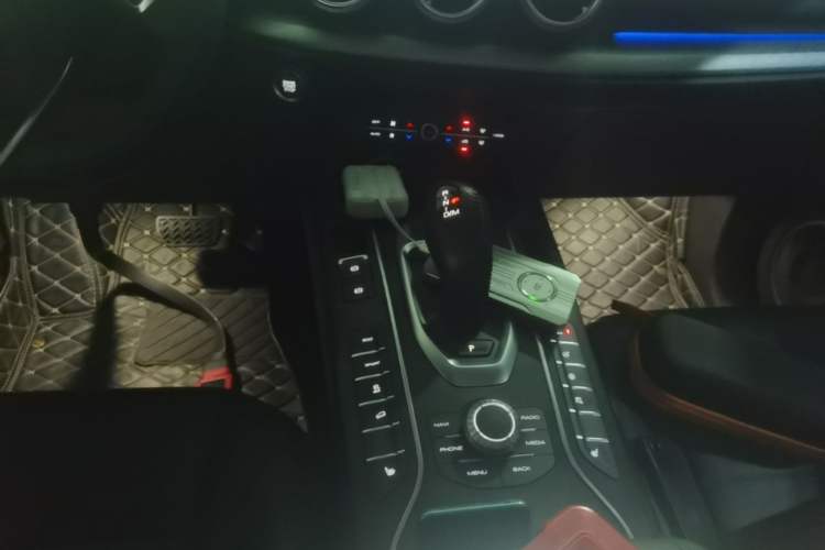 Used Wey VV5 2020 1.5T Two-Wheel Drive Smart Pioneer Gear Lever