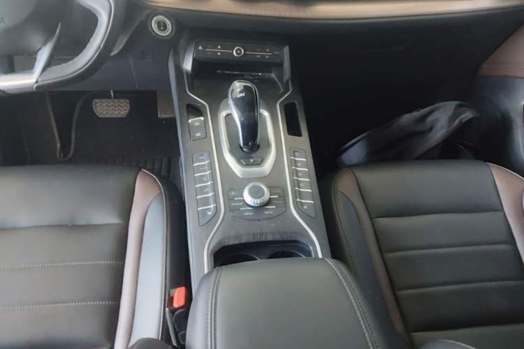 Used Wey VV5 2020 1.5T Two-Wheel Drive Smart Pioneer Gear Lever