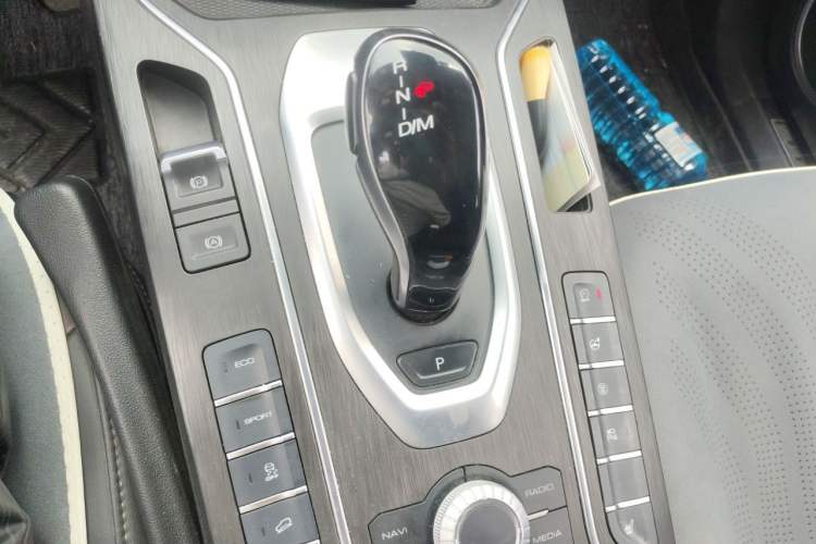 Used Wey VV5 2020 1.5T Two-Wheel Drive Smart Pioneer Gear Lever