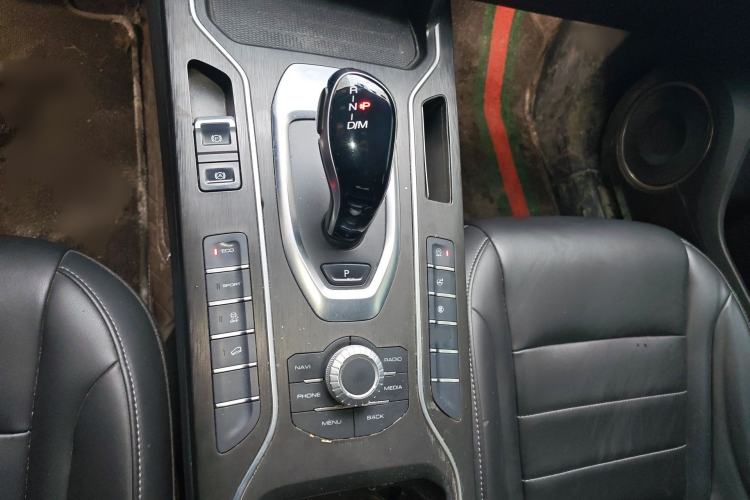 Used Wey VV5 2020 1.5T Two-Wheel Drive Color Pioneer Gear Lever