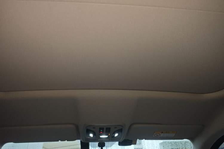 Used Wey VV5 2020 1.5T Two-Wheel Drive Color Pioneer Headliner