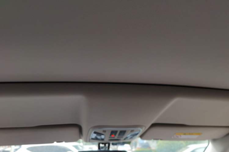 Used Wey VV5 2020 1.5T Two-Wheel Drive Color Pioneer Headliner