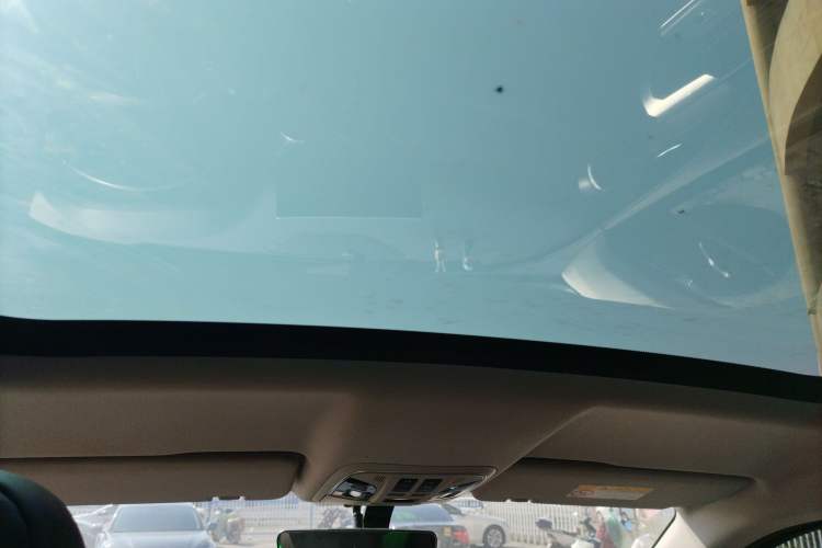 Used Wey VV5 2020 1.5T Two-Wheel Drive Color Pioneer Headliner
