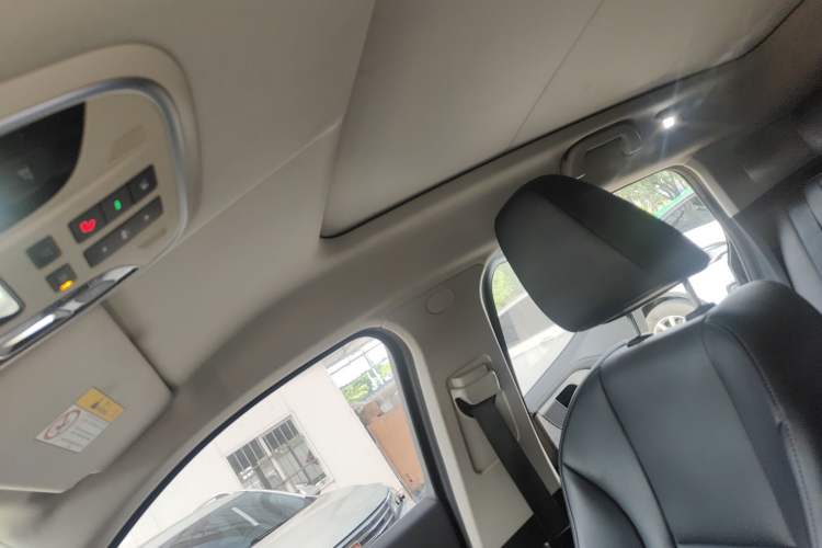 Used Wey VV5 2020 1.5T Two-Wheel Drive Color Pioneer Headliner