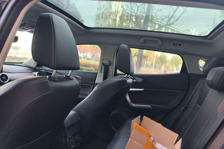 Used Wey VV5 2020 1.5T Two-Wheel Drive Color Pioneer Headliner