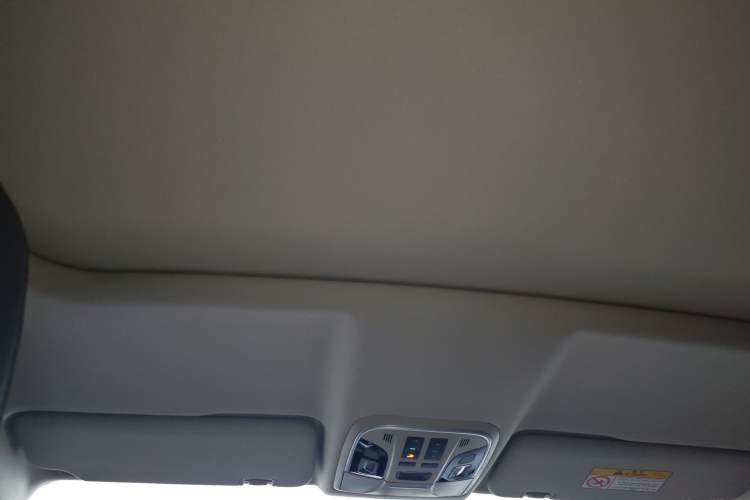 Used Wey VV5 2020 1.5T Two-Wheel Drive Color Pioneer Headliner